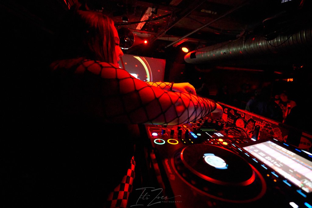 Wubmama, photograph 5 of 39