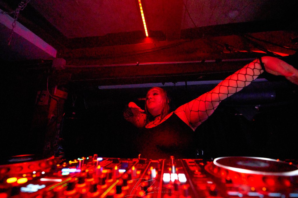 Wubmama, photograph 21 of 39